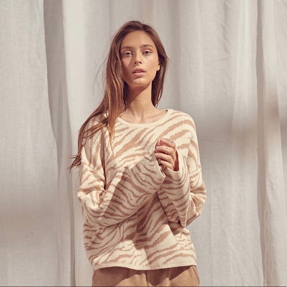 Zebra Print Sweater - Picture 5 of 9